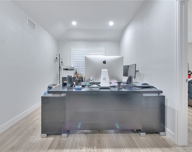 959 Kenwood Street - Photo Thumbnail 7
