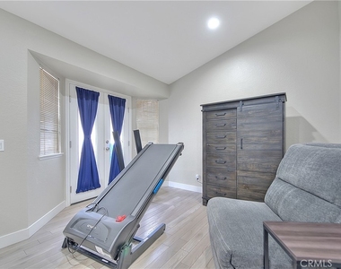 959 Kenwood Street - Photo Thumbnail 9