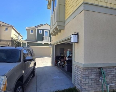 242 Hydrangea Street - Photo Thumbnail 3