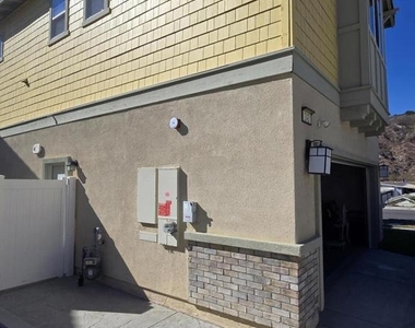 242 Hydrangea Street - Photo Thumbnail 4