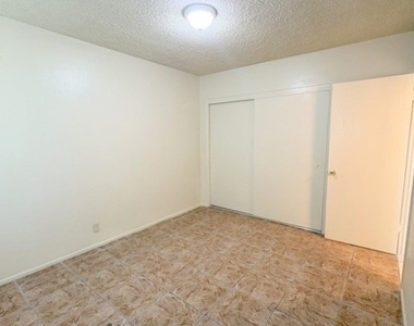 1026 W Granada Court - Photo Thumbnail 4