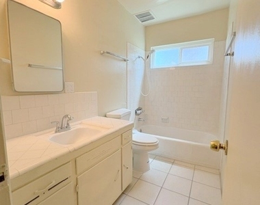1026 W Granada Court - Photo Thumbnail 6