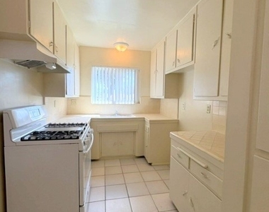 1026 W Granada Court - Photo Thumbnail 3