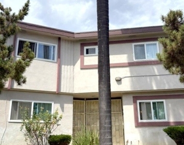 1026 W Granada Court - Photo Thumbnail 8