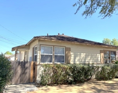396 N 9th Street - Photo Thumbnail 4