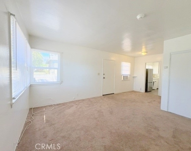 396 N 9th Street - Photo Thumbnail 1