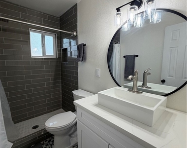 213 S Spring - Photo Thumbnail 6