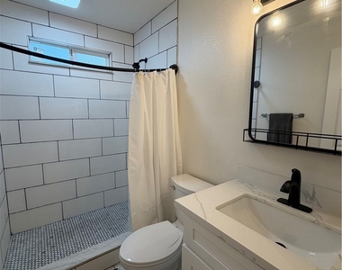 211 S Spring - Photo Thumbnail 6