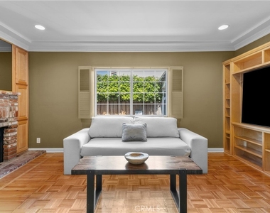 4814 Lemona Avenue - Photo Thumbnail 4