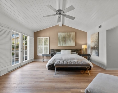 4814 Lemona Avenue - Photo Thumbnail 7