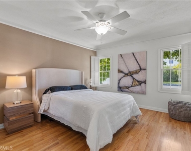 4814 Lemona Avenue - Photo Thumbnail 14