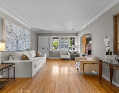4814 Lemona Avenue - Photo Thumbnail 3