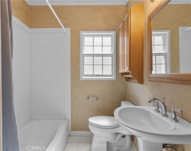 4814 Lemona Avenue - Photo Thumbnail 16