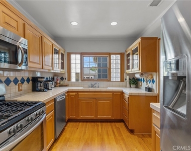 4814 Lemona Avenue - Photo Thumbnail 6
