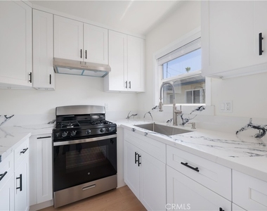 12237 Vanowen Street - Photo Thumbnail 4