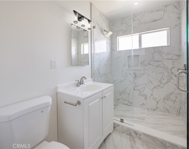 12237 Vanowen Street - Photo Thumbnail 6