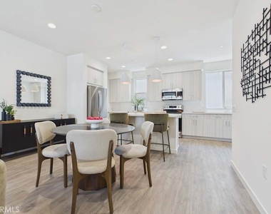 16285 W. San Fernando Mission Blvd - Photo Thumbnail 19