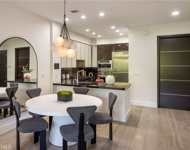 1318 Roxbury S - Photo Thumbnail 12