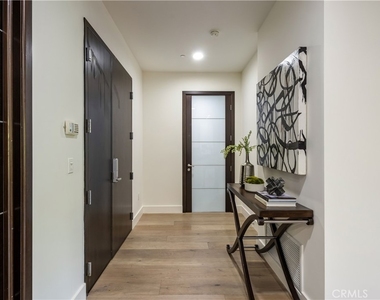 1318 Roxbury S - Photo Thumbnail 8