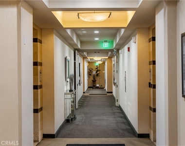 1318 Roxbury S - Photo Thumbnail 6