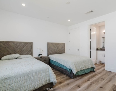 13368 Pala Avenue - Photo Thumbnail 15