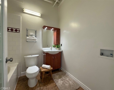 312 W 5th Street - Photo Thumbnail 5
