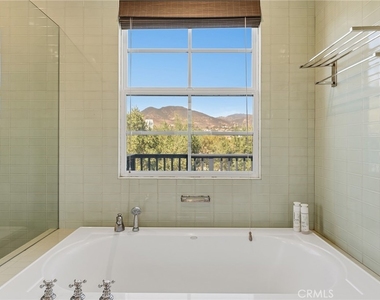 28850 Hampton Place - Photo Thumbnail 34