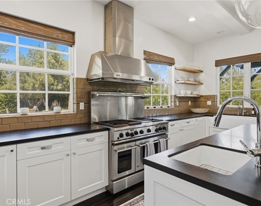 28850 Hampton Place - Photo Thumbnail 18