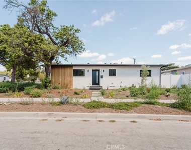 6021 E Oakbrook Street - Photo Thumbnail 2