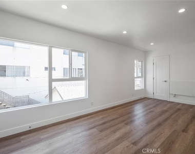 1267 W 7th - Photo Thumbnail 12