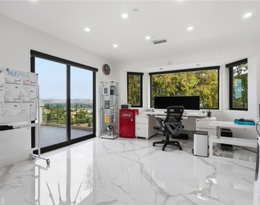 5252 Darro Road - Photo Thumbnail 8