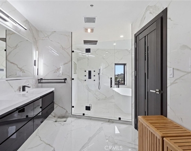5252 Darro Road - Photo Thumbnail 9