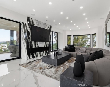5252 Darro Road - Photo Thumbnail 7