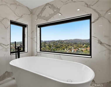5252 Darro Road - Photo Thumbnail 10