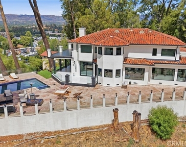 5252 Darro Road - Photo Thumbnail 16