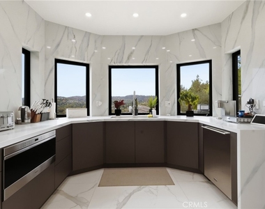 5252 Darro Road - Photo Thumbnail 6