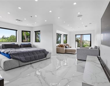 5252 Darro Road - Photo Thumbnail 11