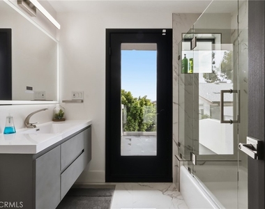 5252 Darro Road - Photo Thumbnail 12
