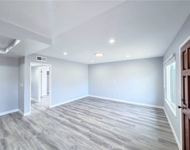 12526 Cuesta Drive - Photo Thumbnail 7