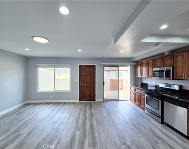 12526 Cuesta Drive - Photo Thumbnail 4
