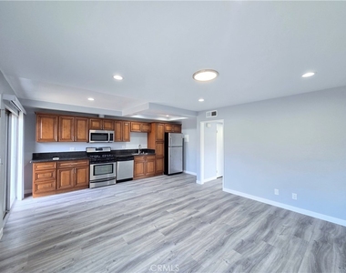 12526 Cuesta Drive - Photo Thumbnail 6