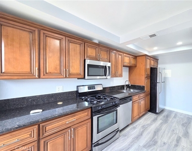 12526 Cuesta Drive - Photo Thumbnail 8