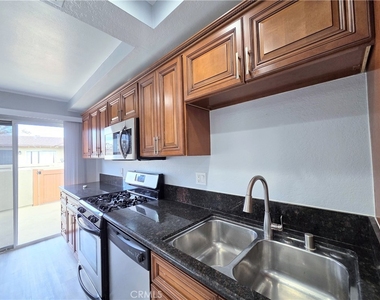 12526 Cuesta Drive - Photo Thumbnail 9