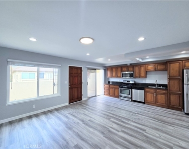 12526 Cuesta Drive - Photo Thumbnail 5