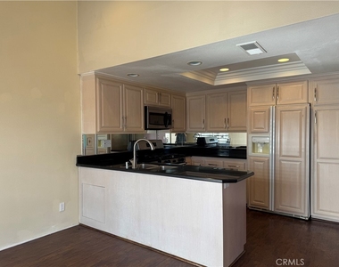 2310 Applewood - Photo Thumbnail 9