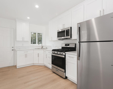 268 E Providencia Avenue - Photo Thumbnail 4