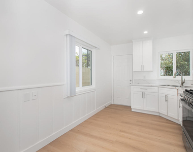 268 E Providencia Avenue - Photo Thumbnail 7