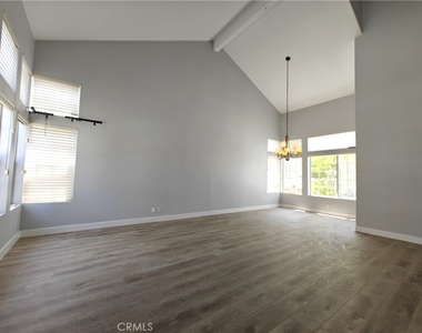8604 E Windsong Drive - Photo Thumbnail 2