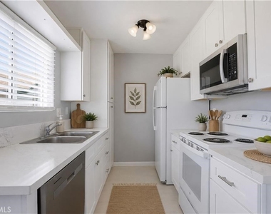 23232 Orange Avenue - Photo Thumbnail 4