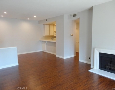 2960 Champion Way - Photo Thumbnail 4